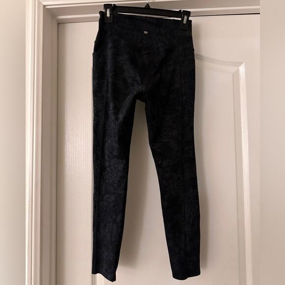 Danskin leggings black snakeskin print size small - Picture 2 of 6